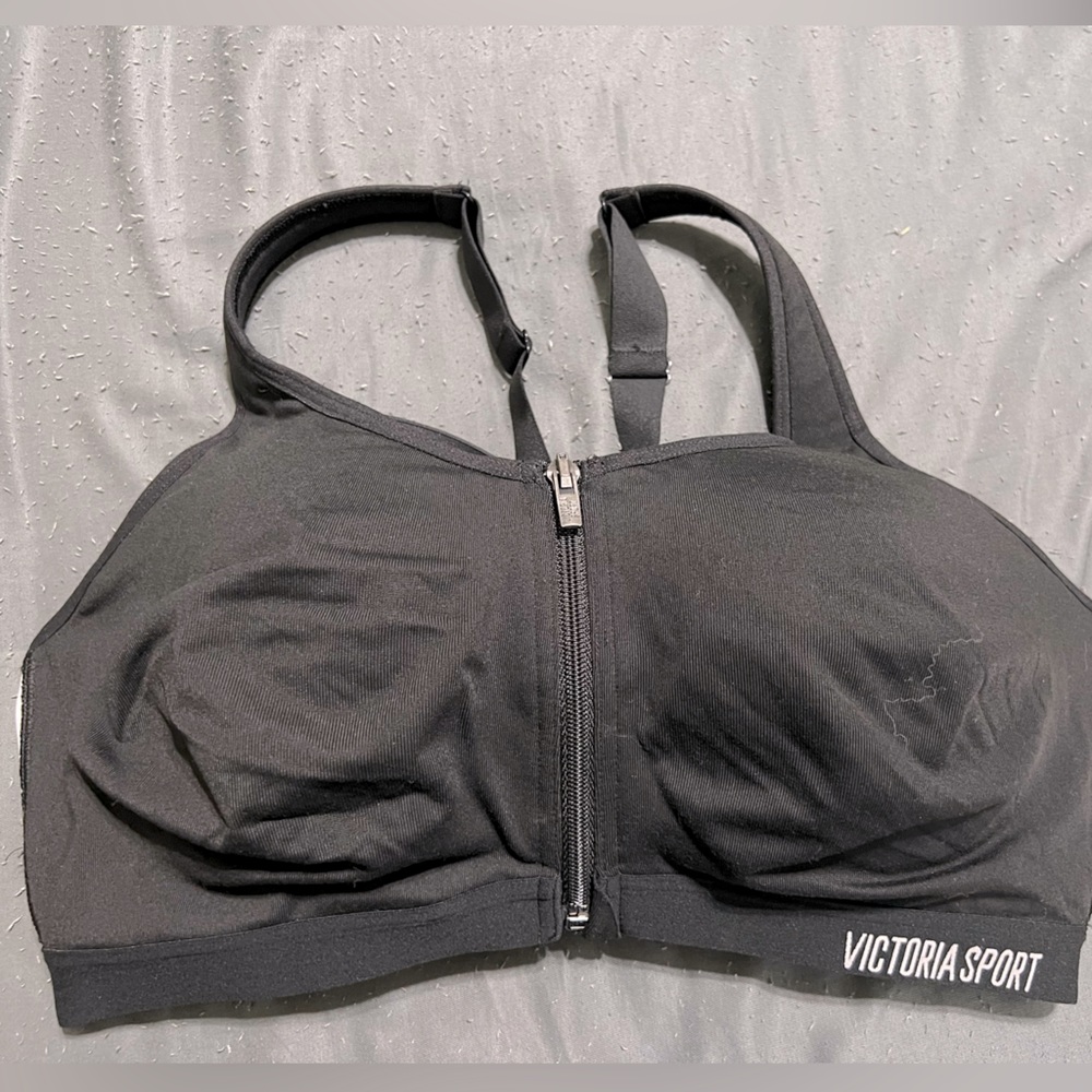 Brand new Victoria’s Secret black sports bra 36 DD